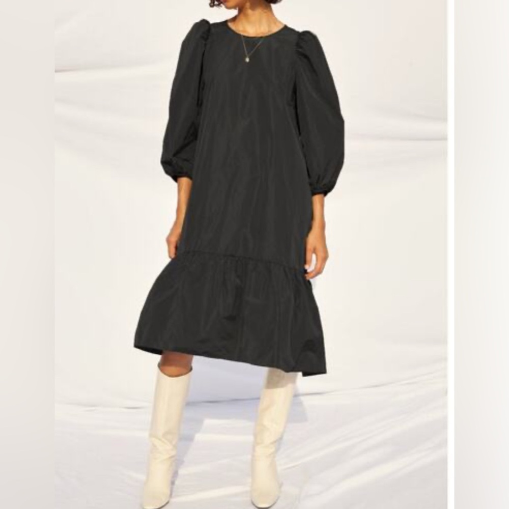 Aritzia Wilfred Sedona
Black Taffeta Ruffle Midi size 2XS